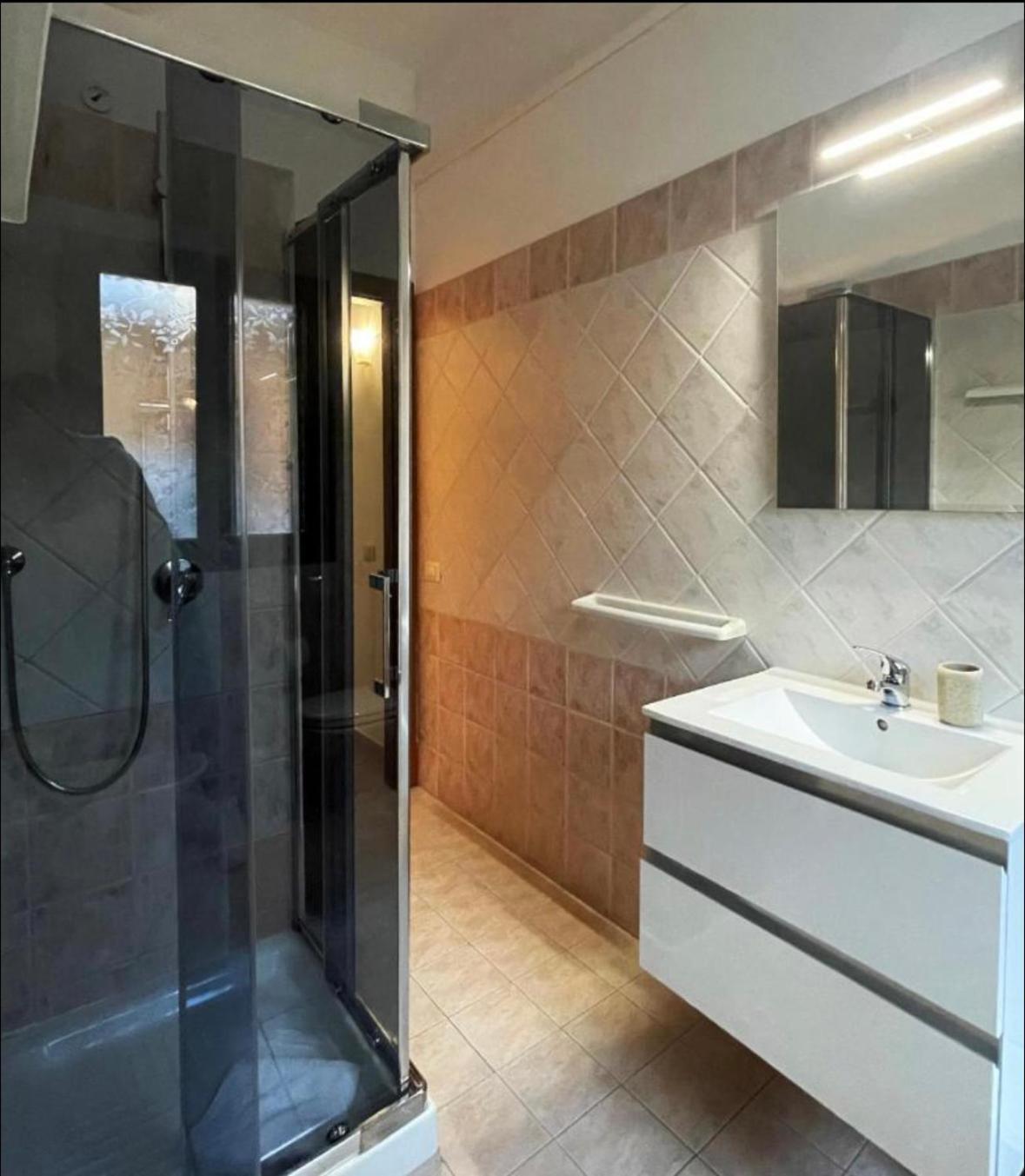 Square Inn Apartment Olbia Ngoại thất bức ảnh